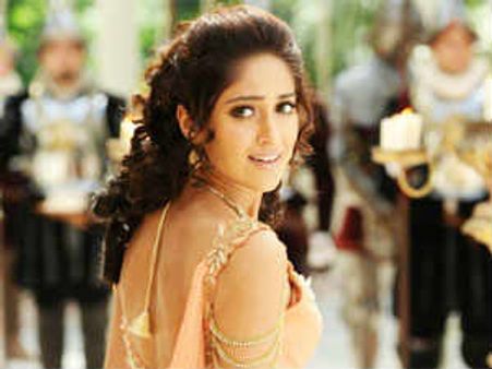 ఇలియానాకు పాపం రెండూ మైనస్సే