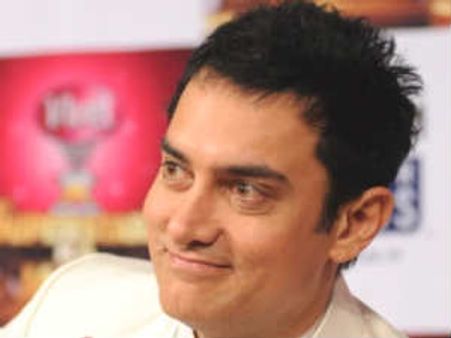 ప్రఖ్యాత టైమ్ మ్యాగజైన్ కవర్ పేజిపై బాలీవుడ్ హీరో అమీర్ ఖాన్