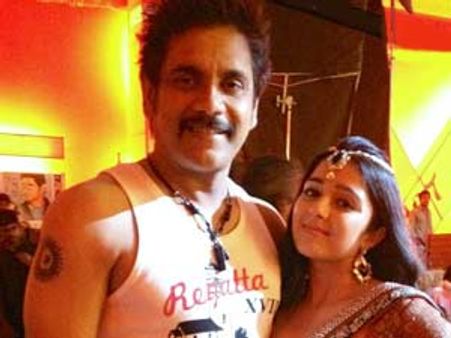 నాగ్, చార్మి ఐటం సాంగ్ ఫోటో...