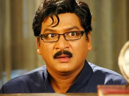 గుండె నొప్పితో ఆసుపత్రిలో చేరిన రాజేంద్రప్రసాద్