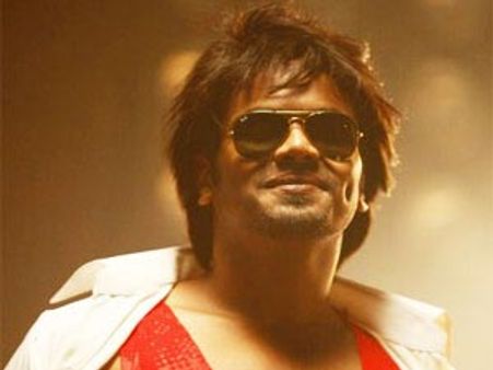 కొవ్వెక్కిన మనోజ్... ఇప్పుడేమో తంటాలు!