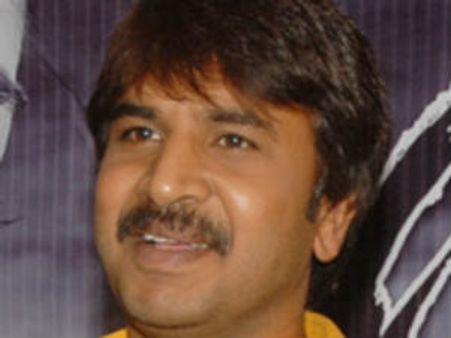 కమిడియెన్ శ్రీనివాస రెడ్డి హీరోగా పెద్ద నిర్మాత