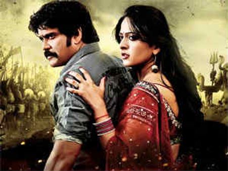 పవన్ ఎఫెక్ట్ తో నాగార్జున సినిమా వెనక్కి