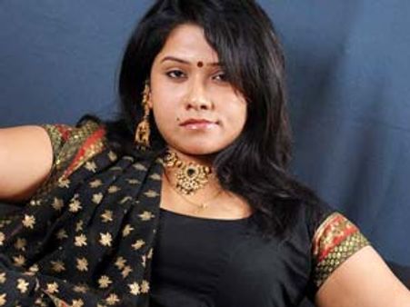 సెక్స్ మాత్రలు అమ్ముతున్న సినీతార!