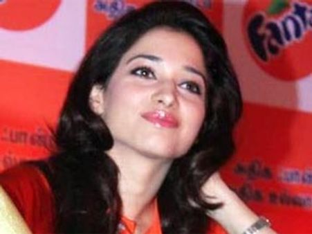 హాట్ టాపిక్: చిరు హిట్ చిత్రం రీమేక్ లో తమన్నా