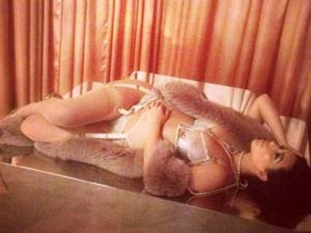 ఆ రాత్రి ఫ్యాన్స్‌కి నిద్రపట్టకుండా చేసిన హాట్‌లేడీ