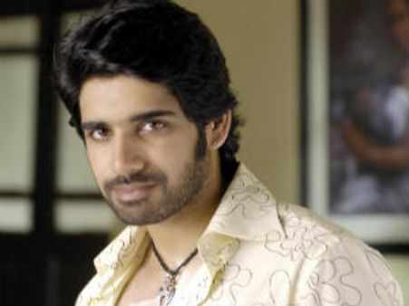 నాగార్జున మేనల్లుడు 'అడ్డా'లో అడుగు పెట్టాక...