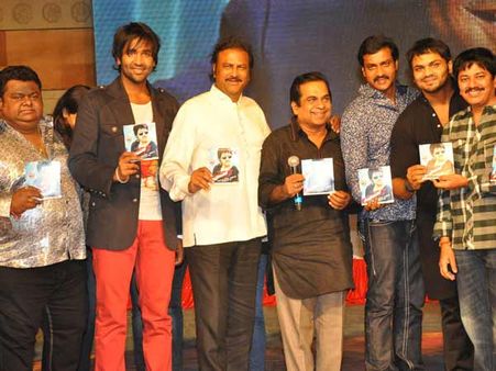 ప్రతిఒక్కడు అభిమాని కాదు: మోహన్ బాబు, చిరుపై పుకారే!