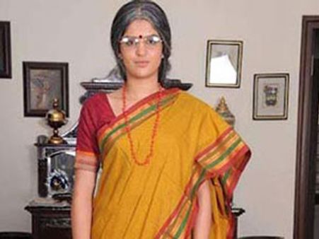 'రెబెల్' ప్లాప్ గురించేనా దీక్షాసేధ్ అలా??