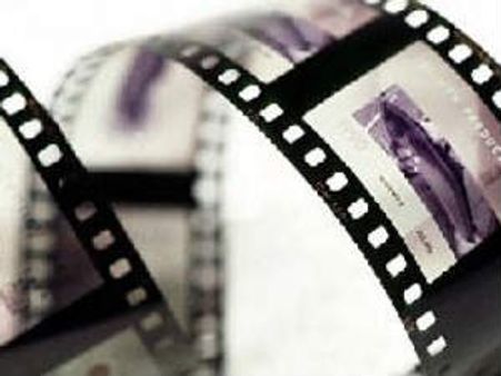 సెన్సార్ బోర్డ్‌ రగడ...లేడీ ఆఫీసర్‌పై ఫిర్యాదు