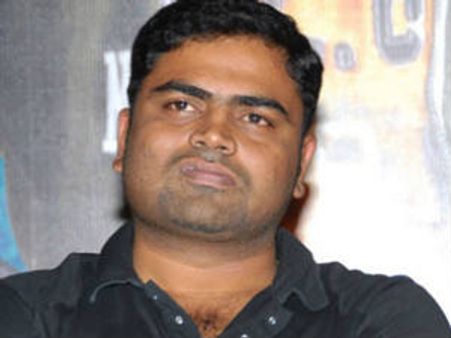 క్రైమ్‌ పోలీస్‌ స్టేషన్‌లో దర్శకుడు వంశీ ఫైడిపల్లి ఫిర్యాదు