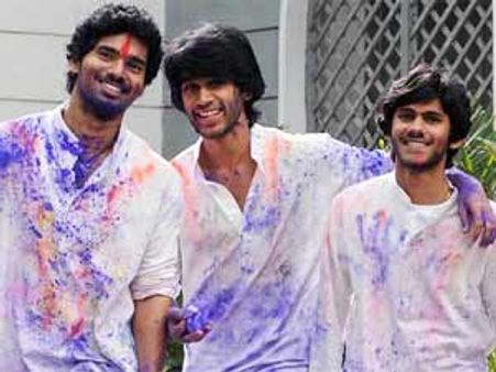 'లైఫ్ ఈజ్ బ్యూటీఫుల్' పైరసీ నుంచి ఎలా తప్పుకుందంటే...