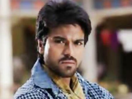 'గబ్బర్ సింగ్' చూసి వస్తున్న రామ్ చరణ్,అమలాపాల్