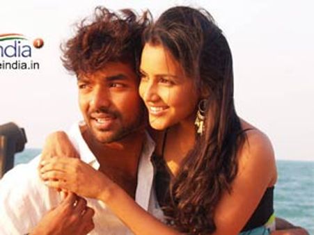 'లైవ్'లో మర్డర్ జరిగితే... మోడల్‌గా లక్ష్మీరాయ్