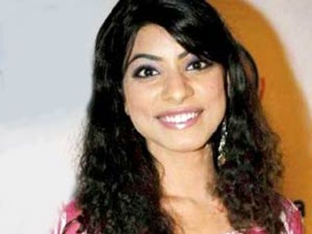 టీవీ సింగింగ్ షో: నిర్మాతపై ఫైనలిస్ట్ కేసు