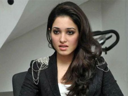 పవన్ మాత్రమే న్యాయం చేయగలడు: తమన్నా