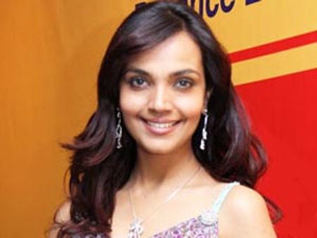 మా వాళ్లకు హిందీ సినిమాలంటే ప్రేమ: అమీనా