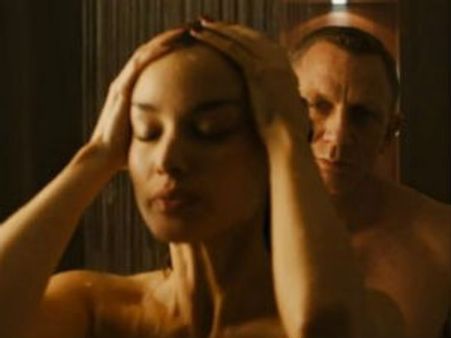 అండర్‌వేర్ విప్పేయ్ అని హీరోను వేడుకున్న హీరోయిన్