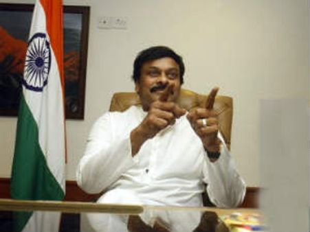 షాకింగ్ న్యూస్: 150వ సినిమా చేయనేమోనన్న చిరంజీవి