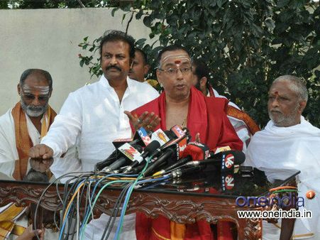 చీలిన బ్రాహ్మణులు, మోహన్ బాబుకు అండగా...