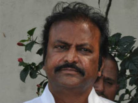 ప్రభుత్వ కమిటీ పై కోర్టుకు మోహన్ బాబు