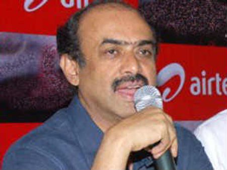 చీప్ పబ్లిసిటీ కోసమే సినీ ఆందోళనలు:డి సురేష్ బాబు