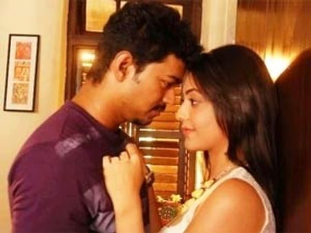 ఓ రేంజిలో పేలింది ('తుపాకి' రివ్యూ)