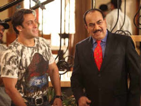 'సీఐడీ' టీవీ సీరియల్ లో సినీ సూపర్ స్టార్