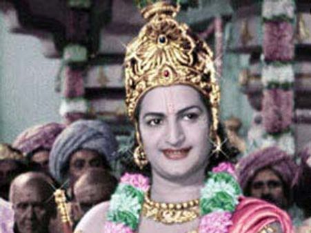 ఎన్టీఆర్‌కు గుడి కట్టిన అభిమాని