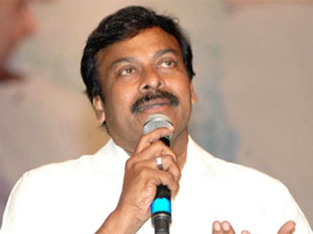 సోనియా చేతుల్లోకి చిరంజీవి 150 సినిమా!