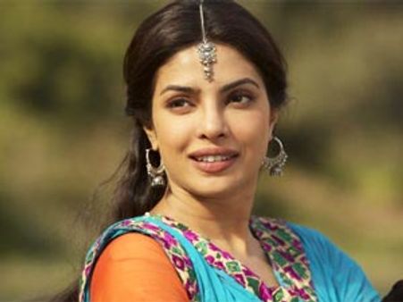 'జంజీర్‌' షూటింగ్... హోటల్ వద్ద ఫ్యాన్స్ హంగామా