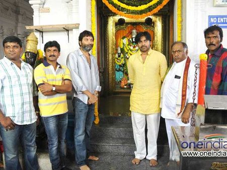 పవన్-త్రివిక్రమ్ మూవీ ఓపెనింగ్(ఫోటోలు)