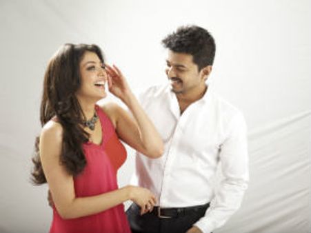 రూ. 100 కోట్లు క్రాసైన ‘తుపాకి’