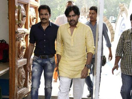 త్రివిక్రమ్ చిత్రంలో పవన్ లుక్ ఇదేనా?