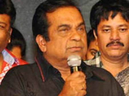 బ్రహ్మానందం, టీవీ యాంకర్లు ఇళ్లపై ఐటీ దాడులు