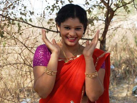 అసెస్టెంట్ డైరక్టర్ తో హీరోయిన్ జంప్.. పోలీస్ కంప్లైట్