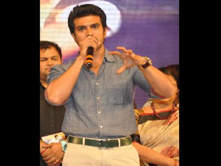 రామ్ చరణ్ మండిపాటుపై 'సాక్షి' పేపరులో...