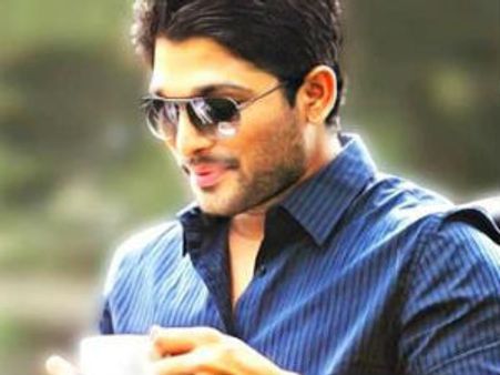 బన్నీ 'ఇద్దరమ్మాయిలతో' లో స్పెషల్ ఎట్రాక్షన్ గా...