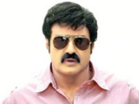 హాట్ న్యూస్: పవర్ ఫుల్ పోలీస్ అధికారిగా బాలకృష్ణ