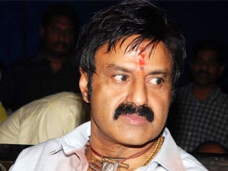డబ్బింగ్ చెప్పుకుంటున్న బాలకృష్ణ