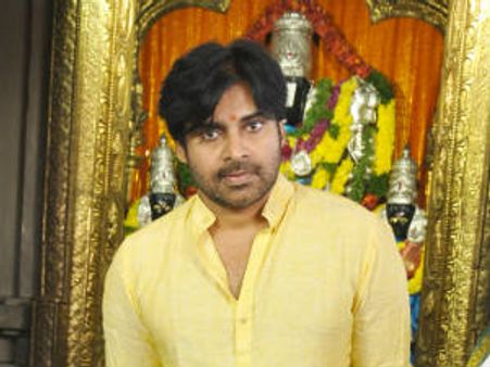 రాజమౌళికి అందుకే పవన్ గ్రీన్ సిగ్నల్ ఇవ్వటం లేదా?