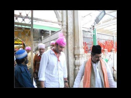 అజ్మీర్ దర్గా లో మహేష్ బాబు ప్రార్ధనలు