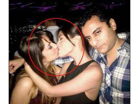 హీరోయిన్ ముద్దు దుమారం, స్వలింగ సంపర్కురాలా?(ఫోటో)