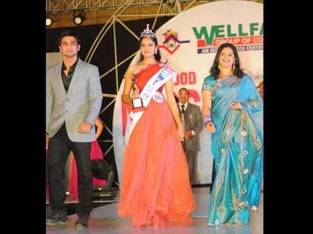 మిస్‌ ఆంధ్రా పైనల్స్, సినీ తారలతో.. (ఫోటోలు)