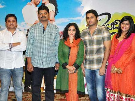 పవన్ కళ్యాణ్ పాటతో నితిన్ ‘గుండెజారి...’ (ఫోటో ఫీచర్)