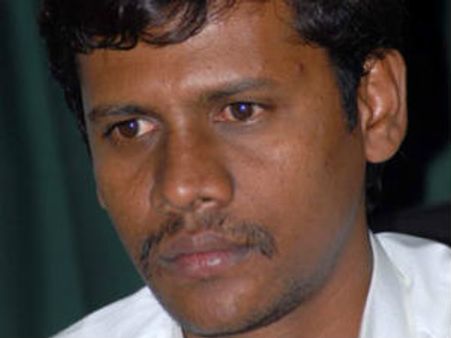 హీరో హత్య కేసులో నిర్మాతకు విముక్తి