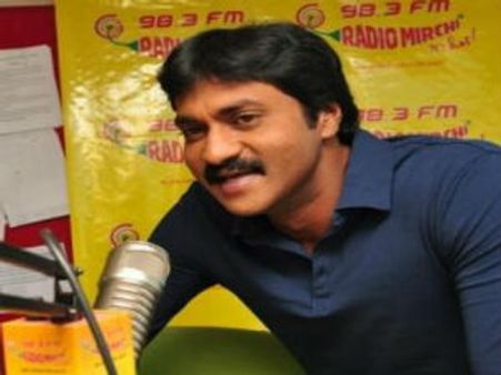 రేడియా జాకీ పై మనస్సు పడ్డ సునీల్