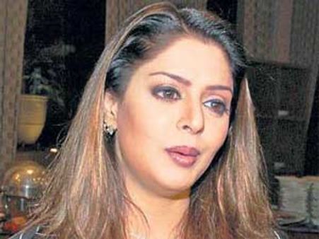 మాజీ హీరోయిన్ నగ్మా తో కాంగ్రేస్ లో విభేదాలు?