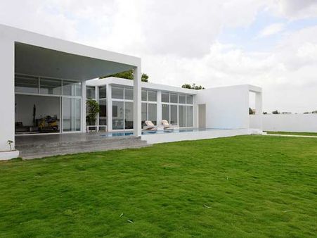 సినీ స్టార్స్.... వారి లగ్జరీ నివాసాలు(ఫోటో ఫీచర్)