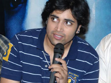 పంజా విలన్....ఇప్పడు హీరోగా ‘కిస్’